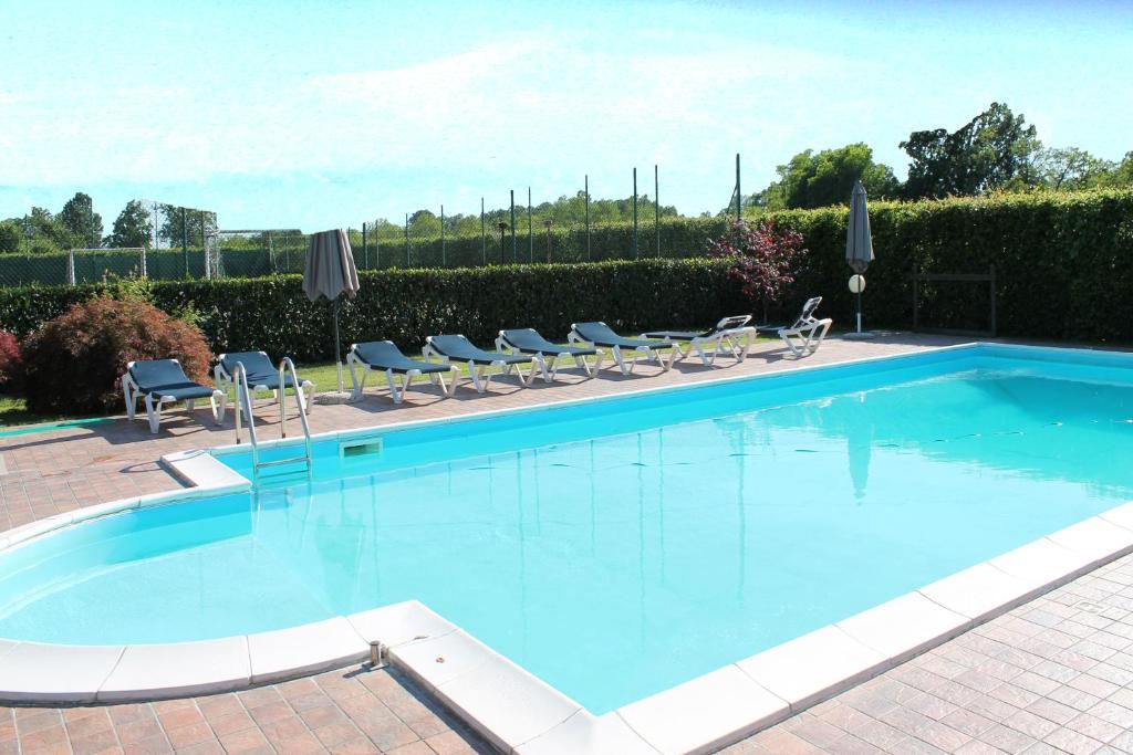 Hotel De La 3*